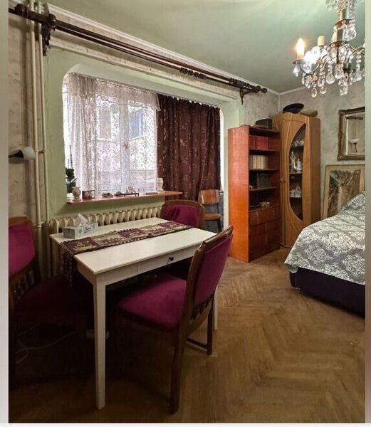 Titan, Liviu Rebreanu, UniCredit Bank, apartament 4 camere, etaj 1/4.