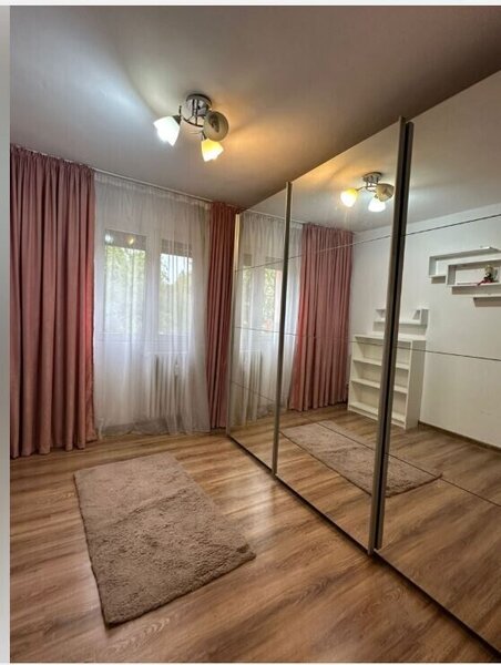 Titan, Liviu Rebreanu, UniCredit Bank, apartament 4 camere, etaj 1/4.