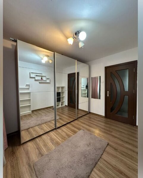 Titan, Liviu Rebreanu, UniCredit Bank, apartament 4 camere, etaj 1/4.