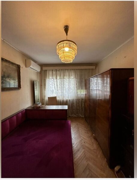 Titan, Liviu Rebreanu, UniCredit Bank, apartament 4 camere, etaj 1/4.